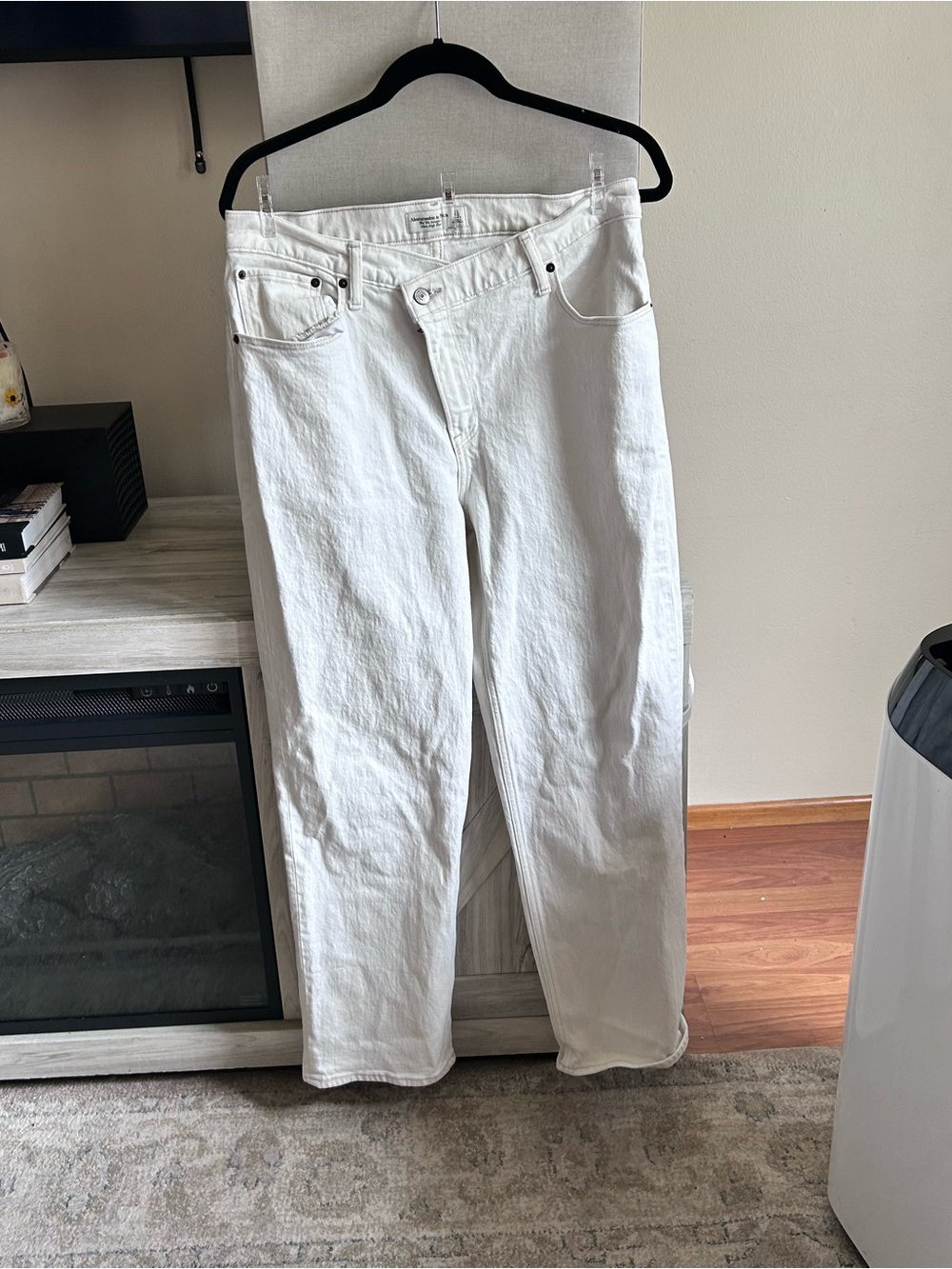 Abercrombie & Fitch High-Rise White Jeans